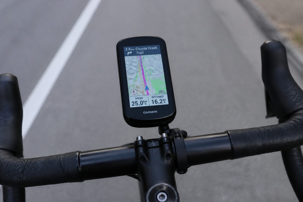 GPS Garmin Edge 550 avec carte de navigation sur vélo de route