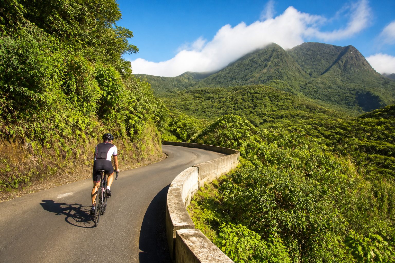 cycliste route de la traversée Guadeloupe carême saison sèche col Mamelles
