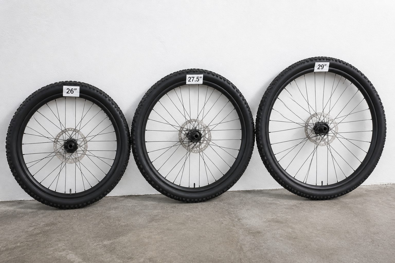 Comparaison des tailles de roues de vélo : 26 pouces, 27,5 pouces et 29 pouces