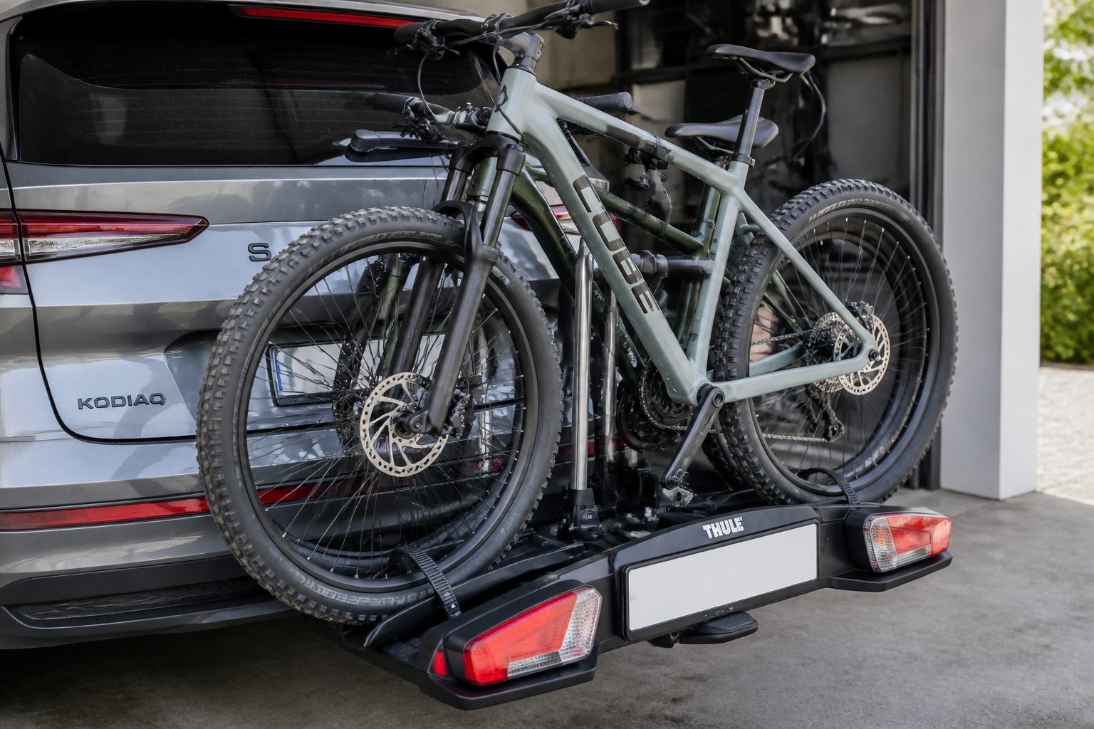 support plateforme sur attelage voiture avec deux vélos