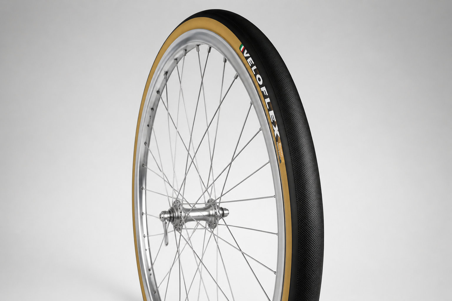 Pneu route tubeless : fonctionnement et bénéfices réels
