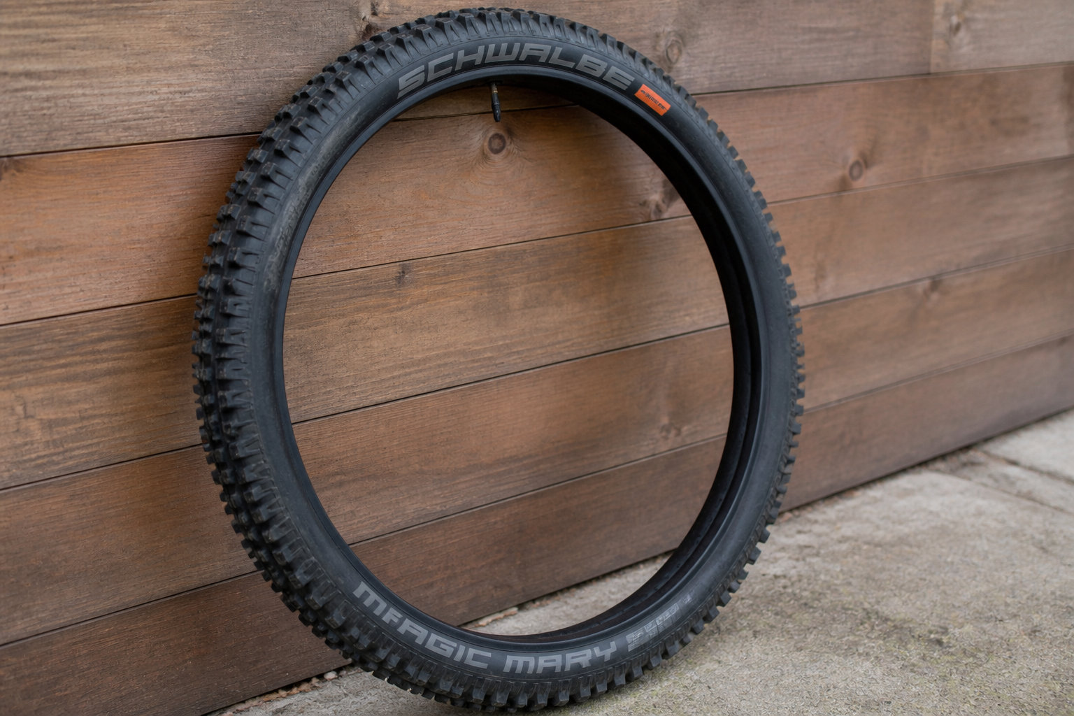 Schwalbe Magic Mary : l'assurance tout-terrain en conditions mixtes
